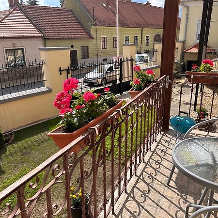 Balàzs Apartman Eger Quarto foto