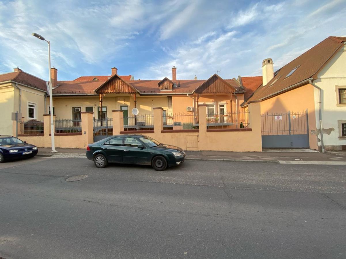Balàzs Apartman Eger Exterior foto