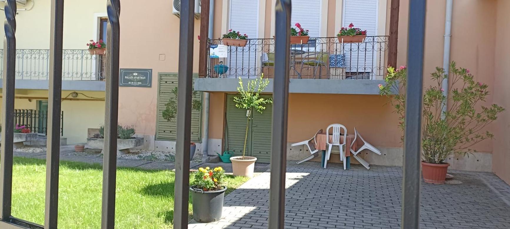 Balàzs Apartman Eger Quarto foto